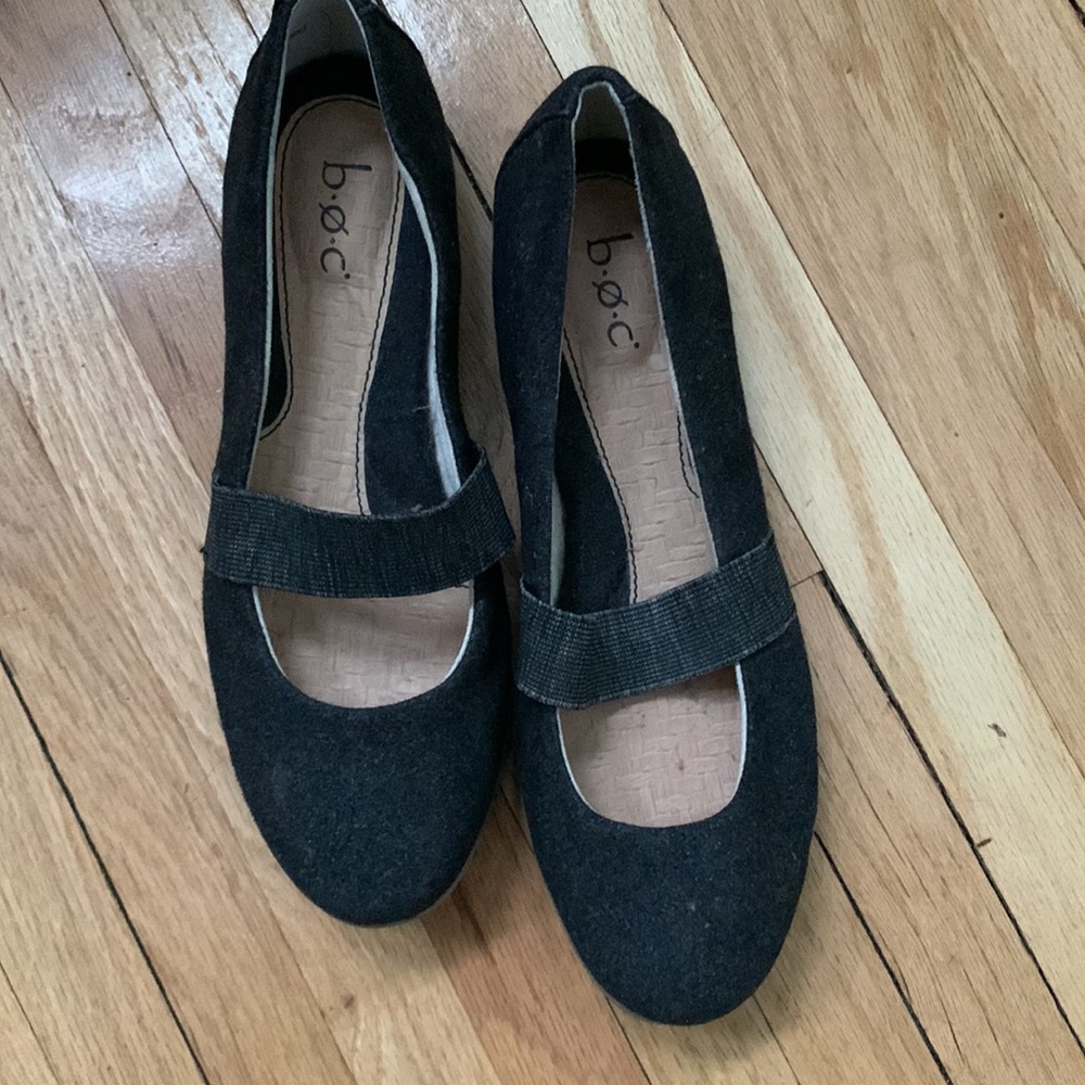 BOC by Born, new without tags, gray with elastic strap, size 6.5 flats